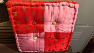 Cojín decorativo tela rosa y rojo