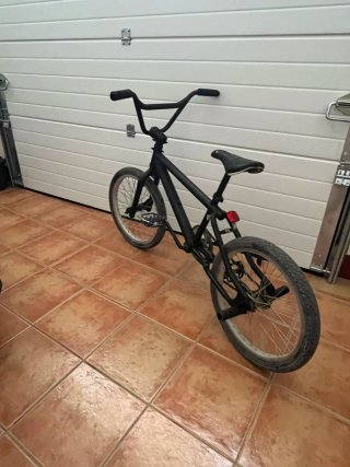 Bicicleta BMX negra