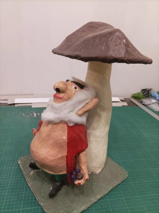 Figura Gnomo Mitológico Viñedospapel mache  30x45