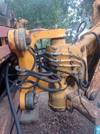 Retroexcavadora Mixta Naranja