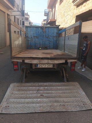 Hacemos portes y mudanzas y transporte