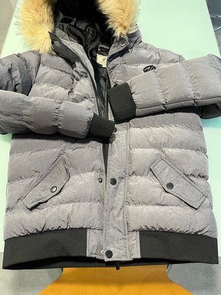 Abrigo Illusive London Gris con Capucha