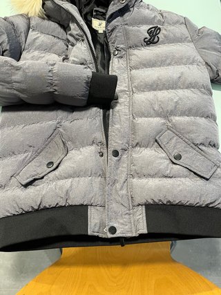 Abrigo Illusive London Gris con Capucha