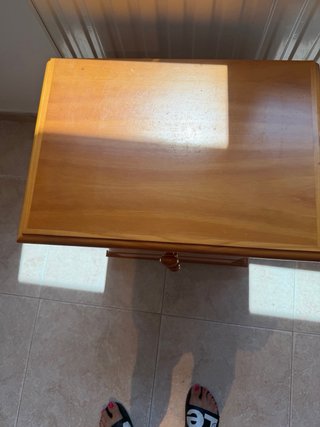 Mesita de noche rústica de madera