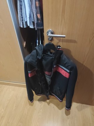 Sudadera con capucha y estampado