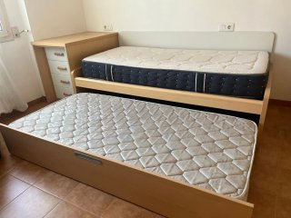 Dormitorio juvenil blanco y madera