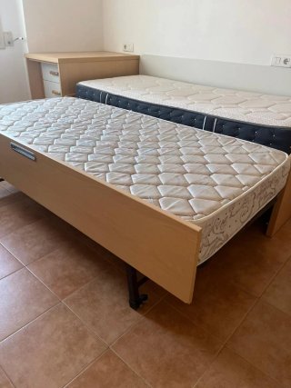 Dormitorio juvenil blanco y madera