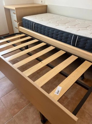 Dormitorio juvenil blanco y madera