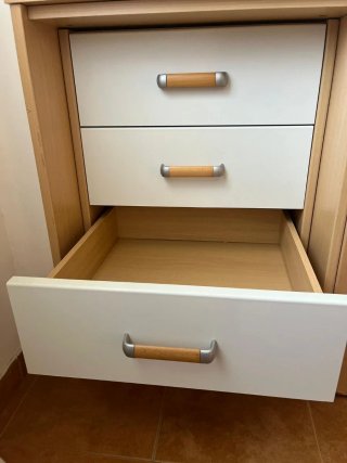 Dormitorio juvenil blanco y madera