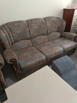 Sofá 3 plazas y 2 butacas tela y madera