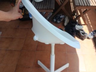 Silla moderna blanca de plástico