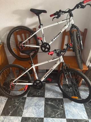 Bicicleta Btwin Rockrider 26 Blanca las dos