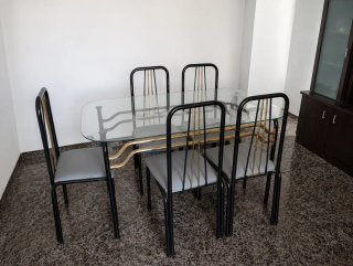 Mesa de cristal y 4 sillas