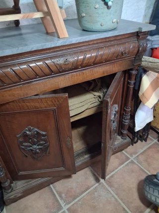 Cómoda antigua artesanal mármol y madera