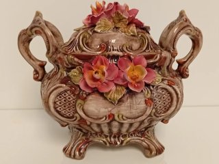 SOPERA ANTIGUA DE PORCELANA CAPODIMONTE ITALIANA