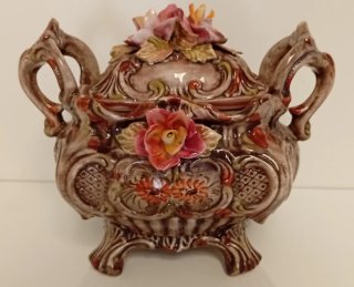 SOPERA ANTIGUA DE PORCELANA CAPODIMONTE ITALIANA