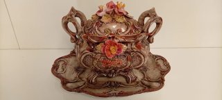 SOPERA ANTIGUA DE PORCELANA CAPODIMONTE ITALIANA