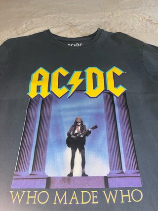 Camiseta AC/DC Who Made Who. GRIS OSCURA