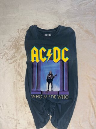Camiseta AC/DC Who Made Who. GRIS OSCURA