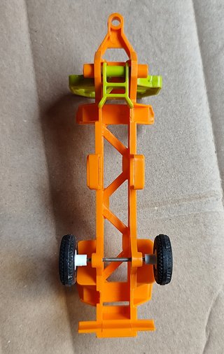 Tractor New Ray con remolque y troncos