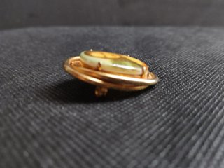 Broche Vintage Mona Lisa – Bisutería Ovalada Dorad