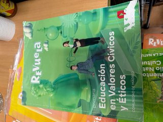 Libros de texto revuela primaria 5