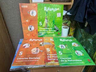 Libros de texto revuela primaria 5