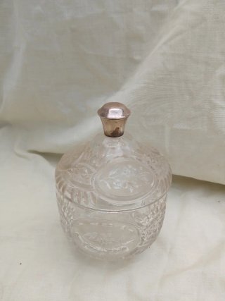 Bombonera cristal tallado y plata