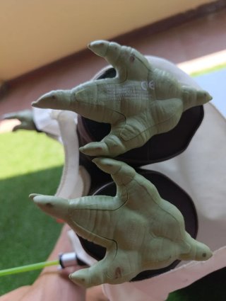 Figura Star Wars Yoda con sable de luz