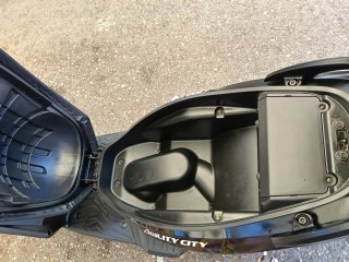 Moto Kymco 125 Negra