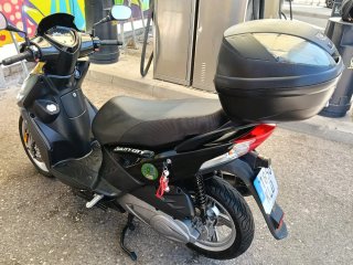 Moto Kymco 125 Negra
