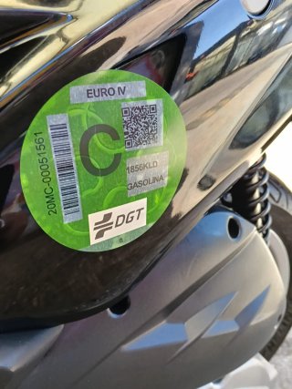 Moto Kymco 125 Negra