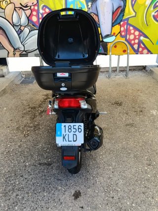 Moto Kymco 125 Negra