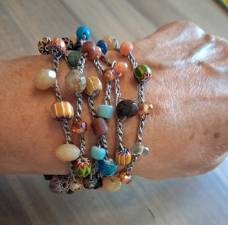 Collana uncinetto con perline colorate