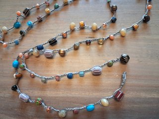 Collana uncinetto con perline colorate