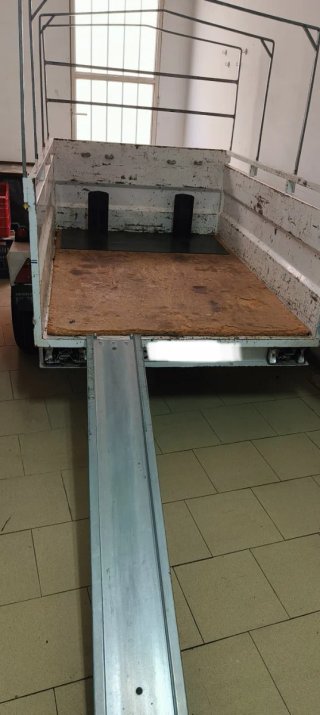 Remolque adaptado para motos con lona