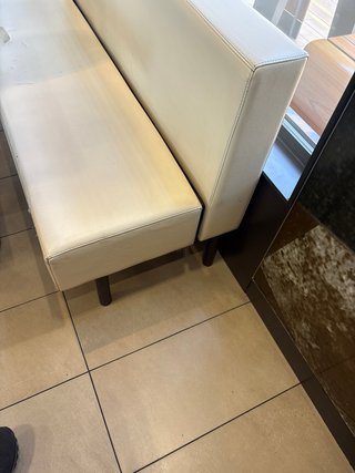 Conjunto mesa, asiento y silla