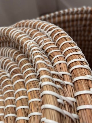 Cesta grande de paja con tapa