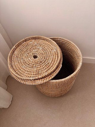 Cesta grande de paja con tapa