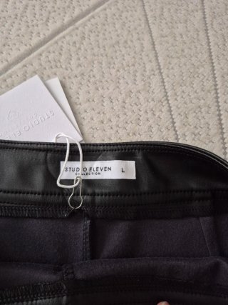 Falda pantalón efecto piel negra