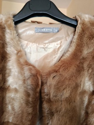 Chaqueta de pelo sintético beige