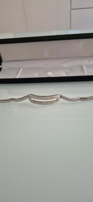 Bracciale con maglie e zirconi luminosi