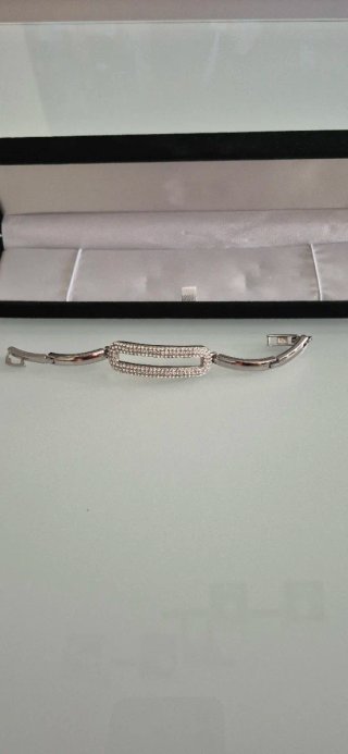 Bracciale con maglie e zirconi luminosi