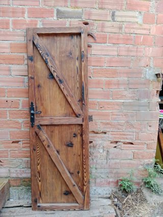 Puerta rústica de madera