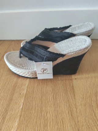 Sandalias cuña FOSAIGH beige y negro