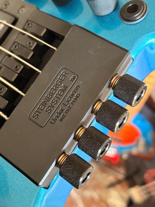 Bajo Steinberger 4 cuerdas 2025