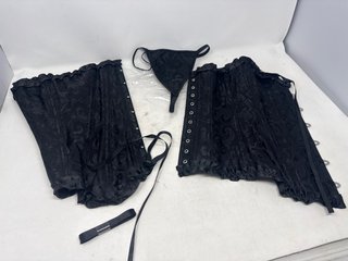 Corsé negro con tanga