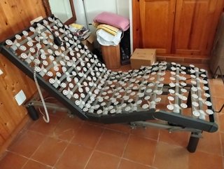 Cama articulada metálica y de plástico