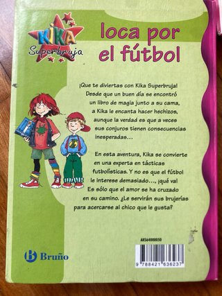 Kika Superbruja, loca por el fútbol