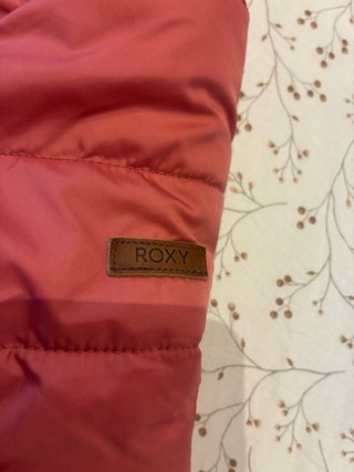 Abrigo Roxy rosa acolchado
